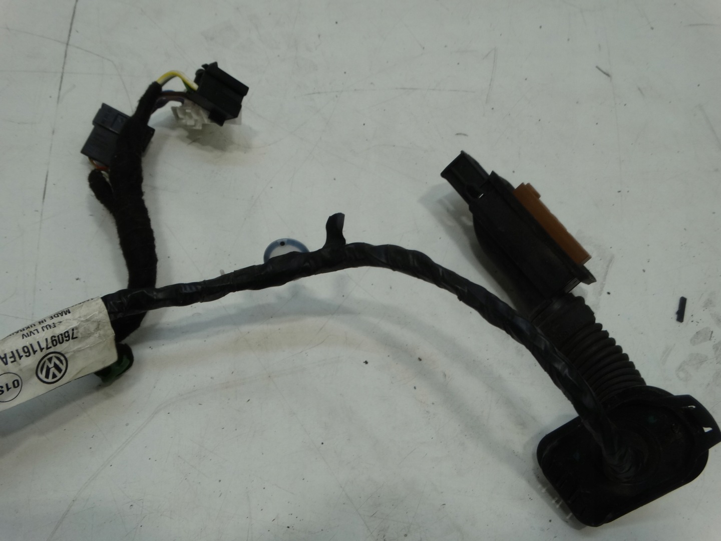 bundle door left front VOLKSWAGEN TOUAREG III 18R.- 760971161FA