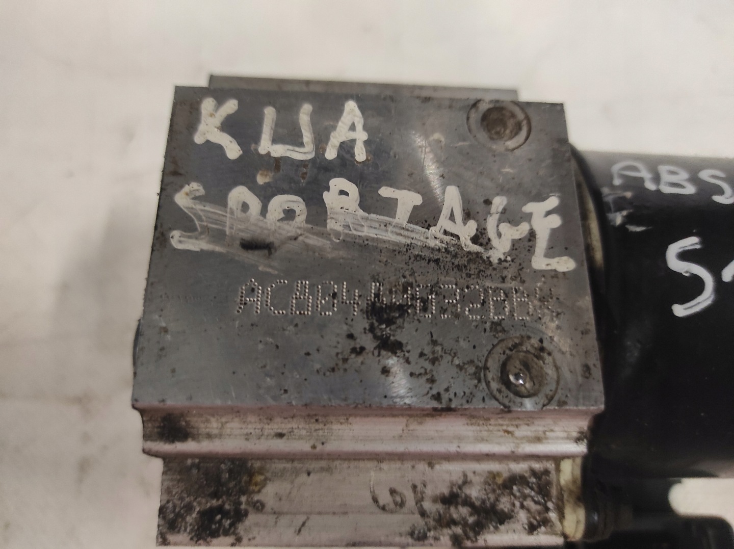KIA SPORTAGE pump ABS 5A0638