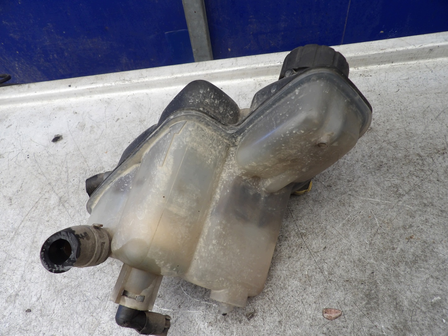Mercedes A 140 water tank