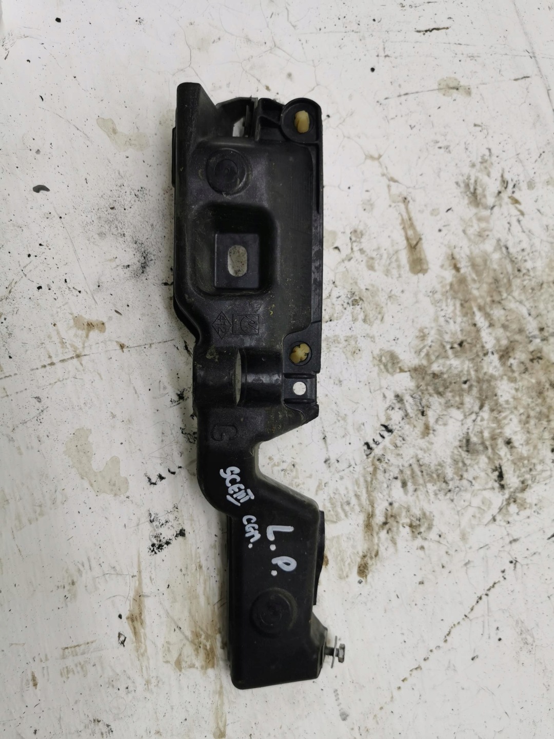 bumper bracket left front RENAULT SCENIC III 631236764R