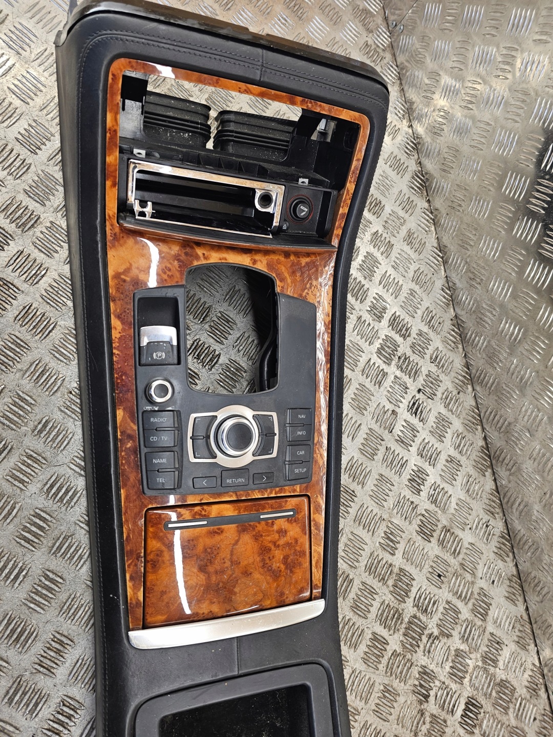 tunel srednji AUDI A8 D3 EUROPA