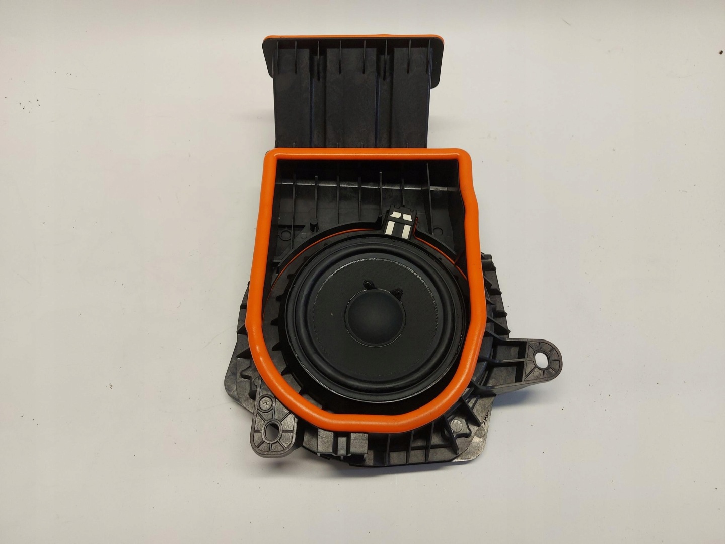 BMW iX1 X1 U11 speaker basowy niskotonowy right 9878330