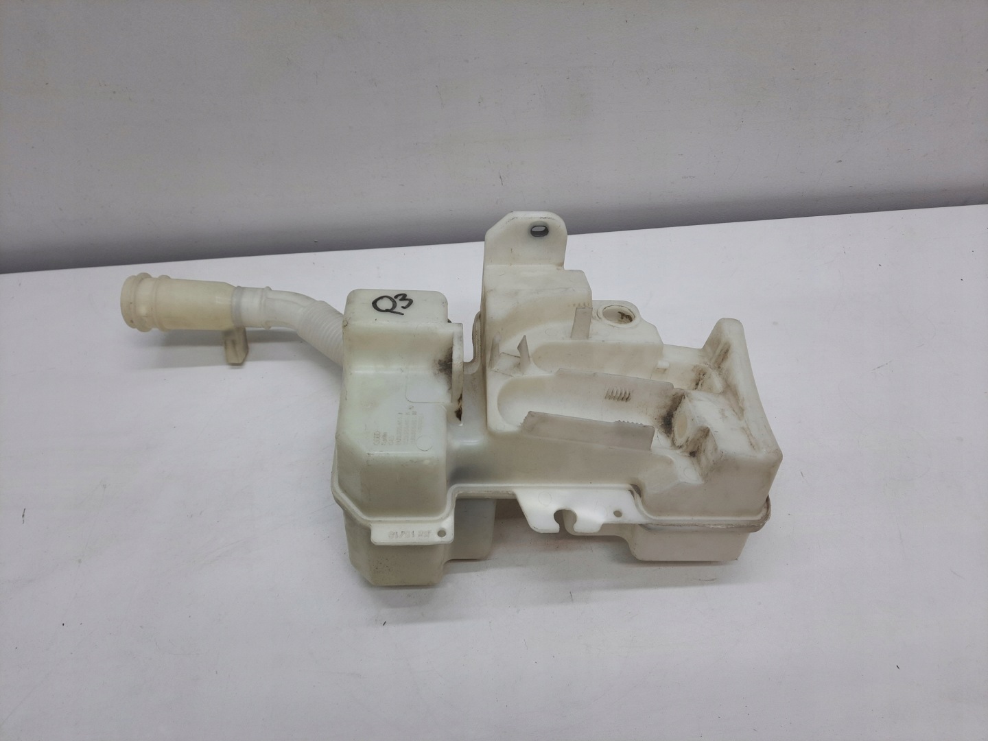 AUDI Q3 8U0 11- washer fluid tank original