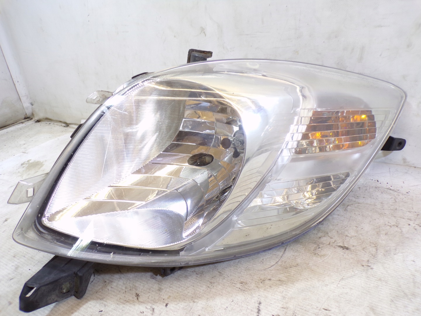 light front front left TOYOTA YARIS 2 II (K1) (2) before lift