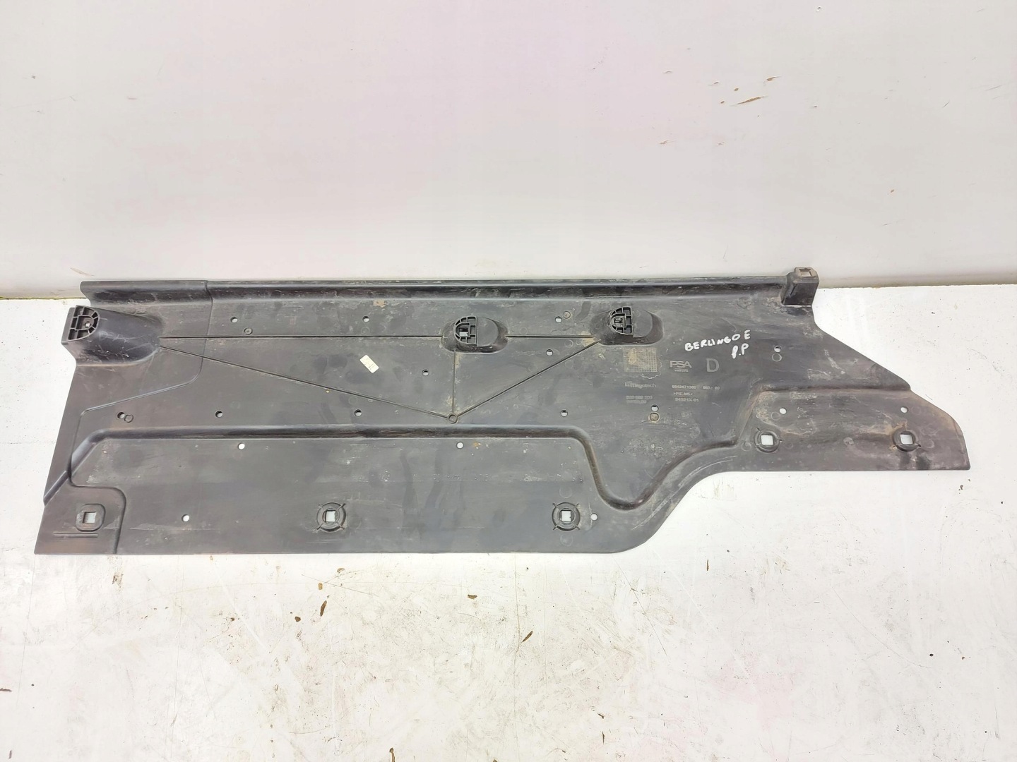 Citroen E-Berlingo IV cover chassis right 9842471380