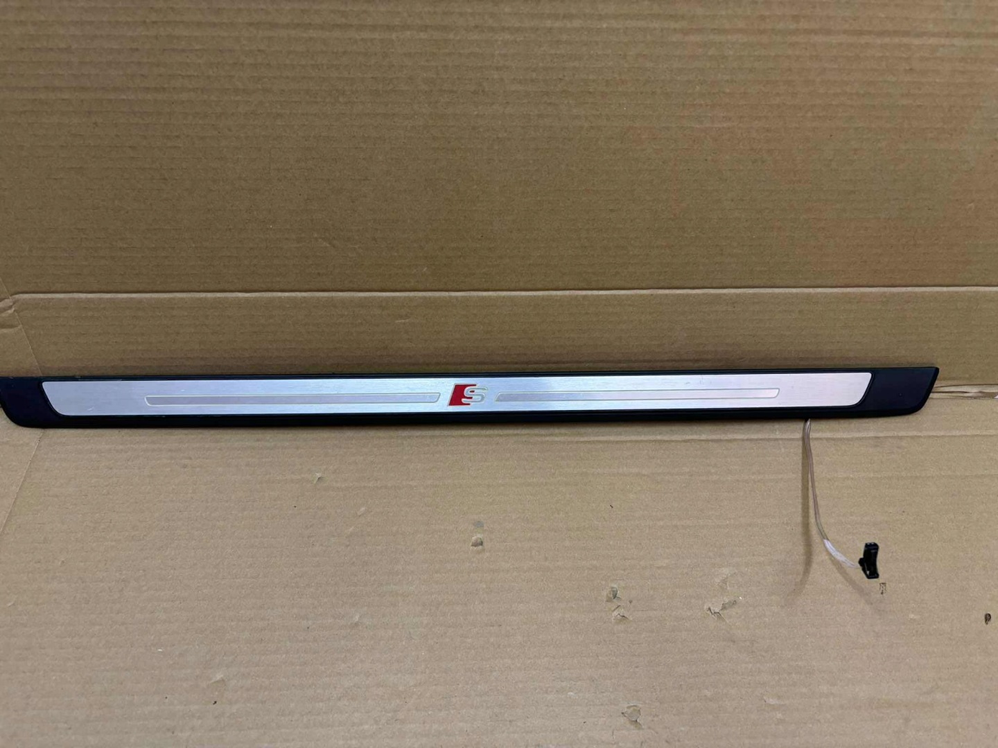 moulding cap of the threshold LED left AUDI A3 8V 8V3947417