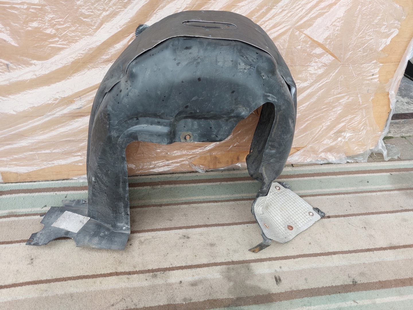 mudguard right rear part ASTON MARTIN VANTAGE 17r