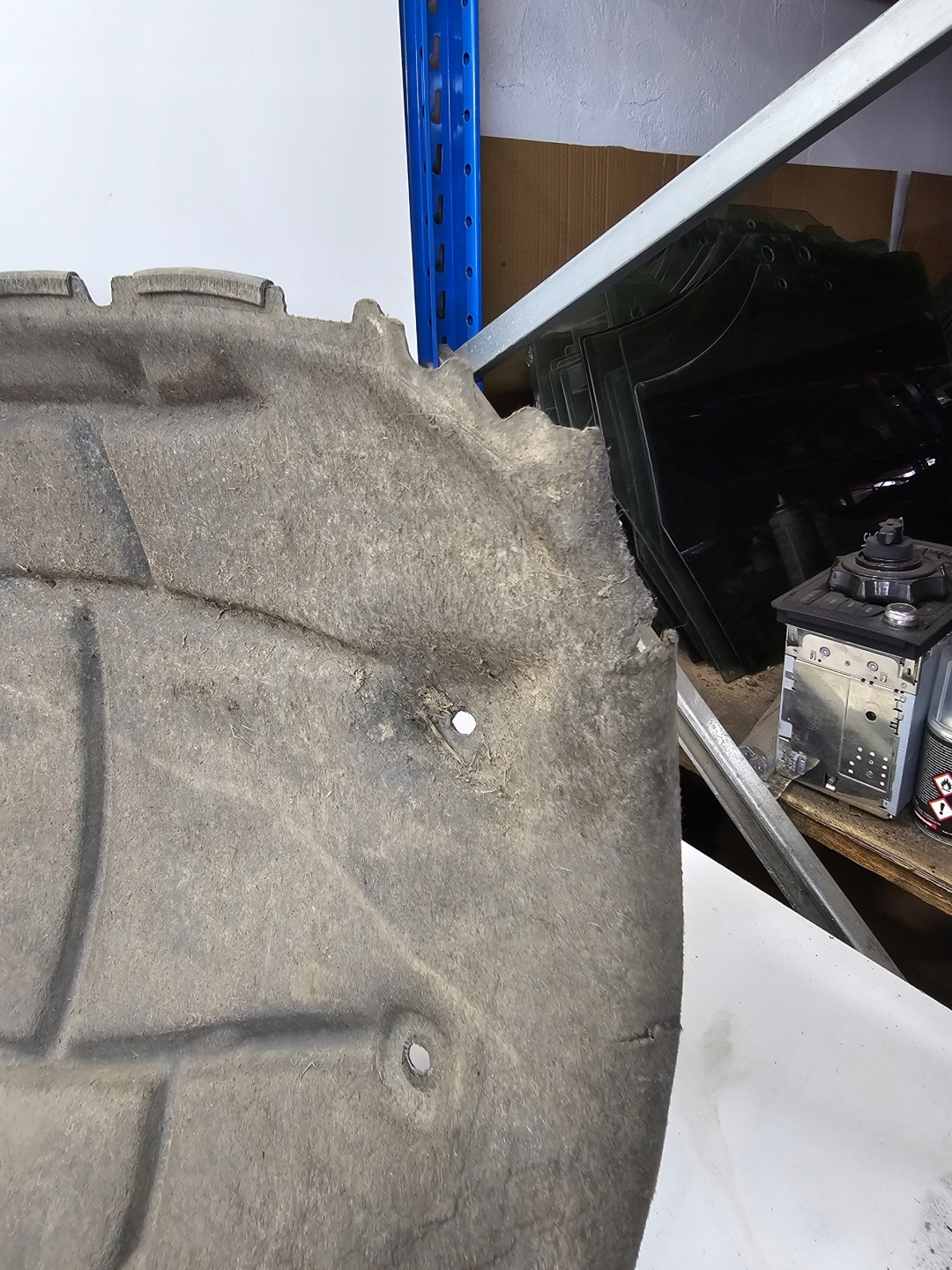mudguard left front AUDI A4 B9 8W0821171 MATERIALOWE