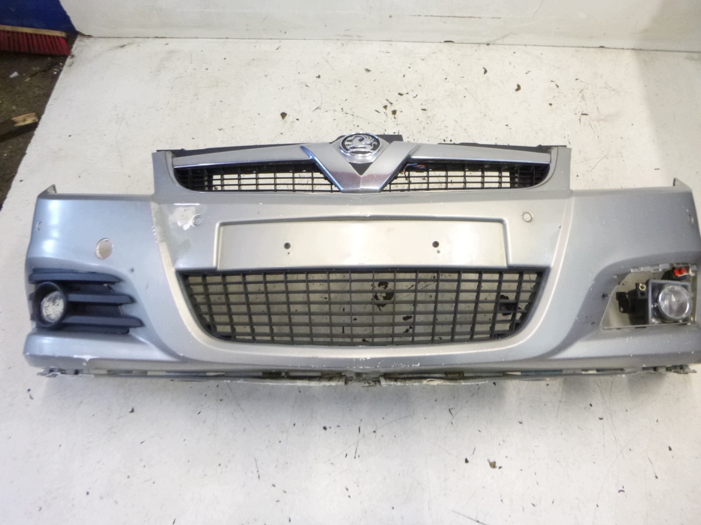 bumper front Opel Vectra C Signum FL 05-08 PDC grill Vauxhall