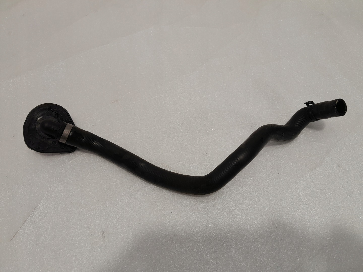 AUDI A4 B9 LIFT crijevo prijenos cijevčica vode 8W1819350B