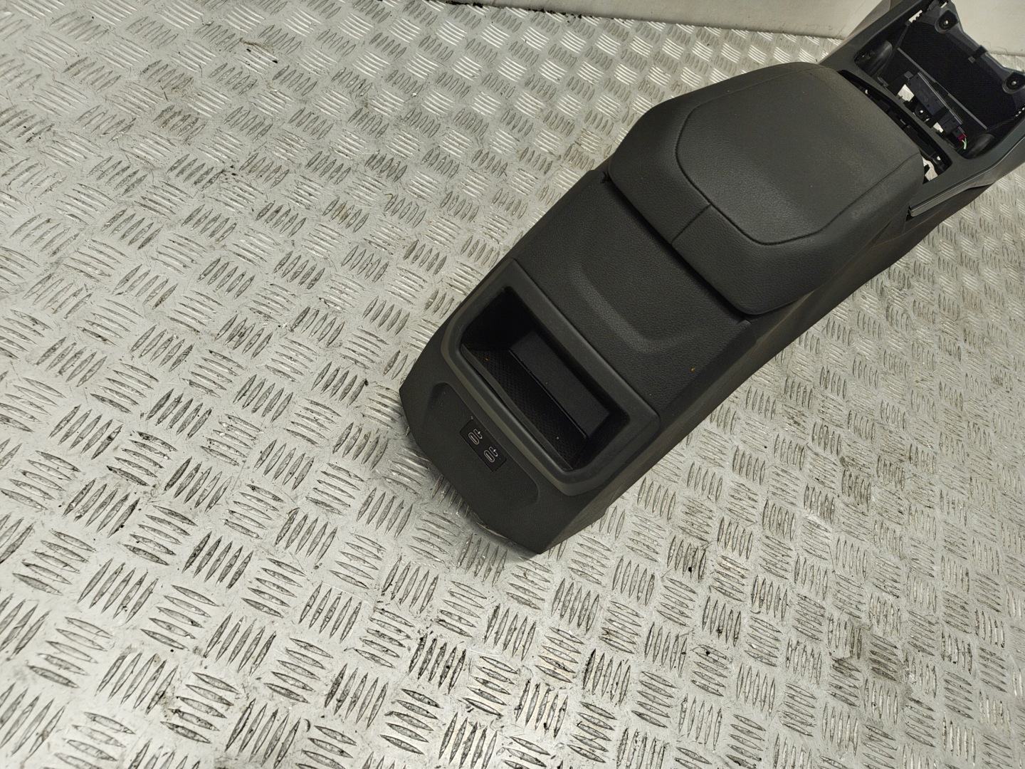 BMW 1 F40 TUNEL central armrest