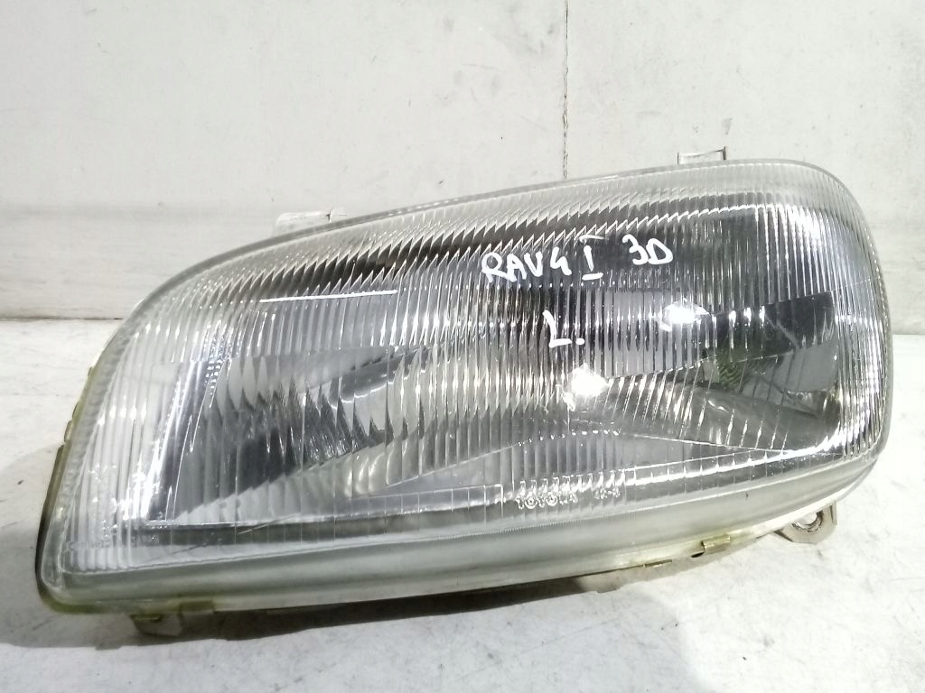 Toyota Rav4 and 3D light left front front