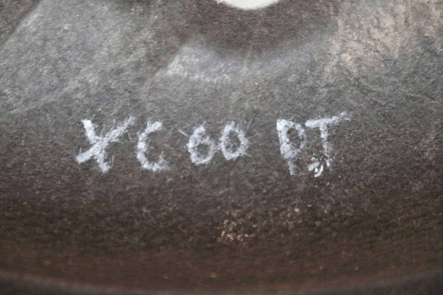VOLVO XC60 XC 60 and 1 mudguard right rear part right rear.