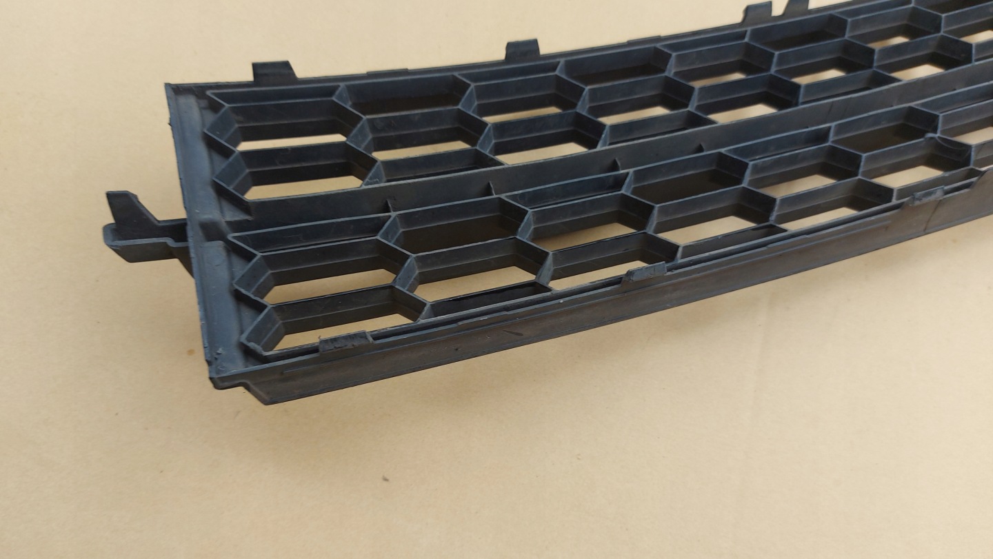 grid of a bumper central front front SKODA OCTAVIA III 17- LIFT