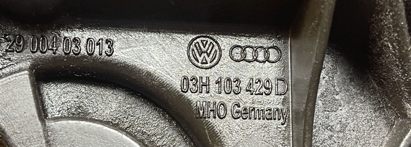 VW PASSAT VI B6 B7 CC TOUAREG 3.6 VR6 2005- Abdeckung der Ventile 03H103429D
