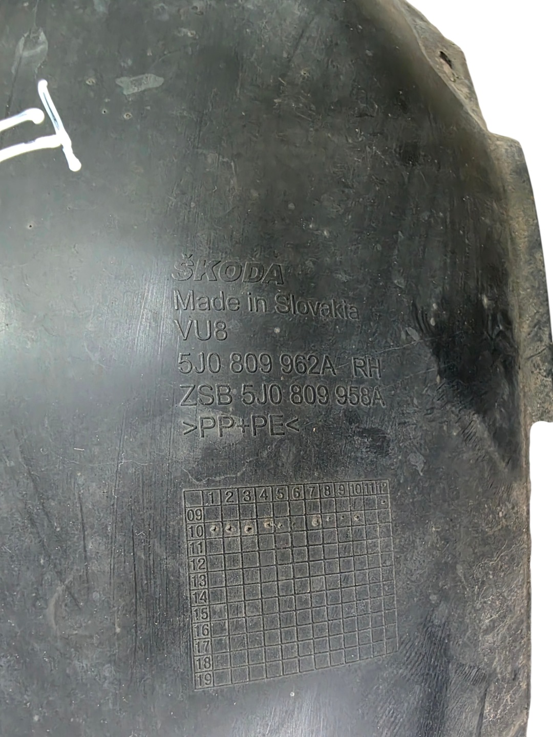 mudguard right front SKODA FABIA II 5J0809962A