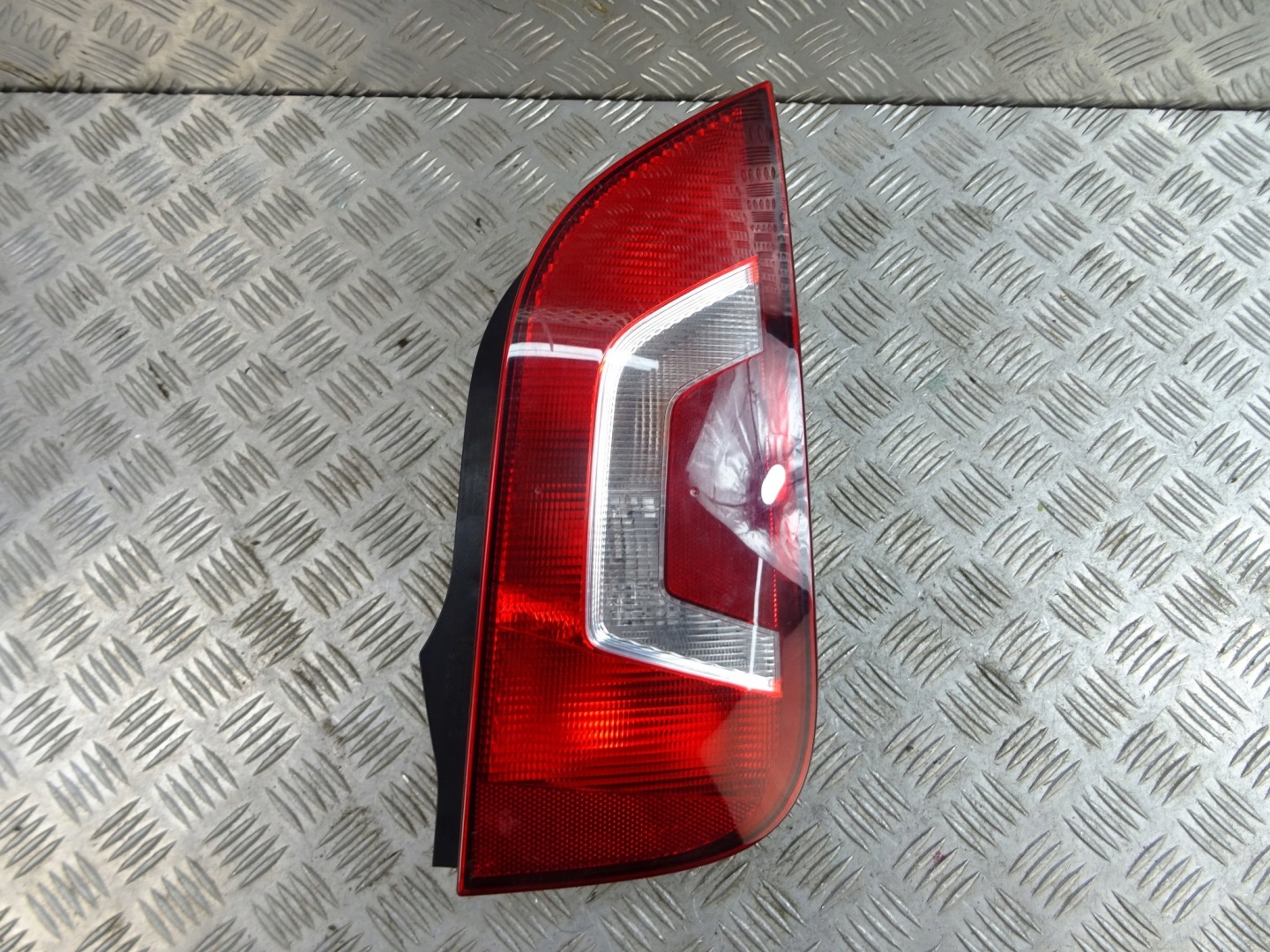 VOLKSWAGEN UP light right right rear part 1S0945096G 5D