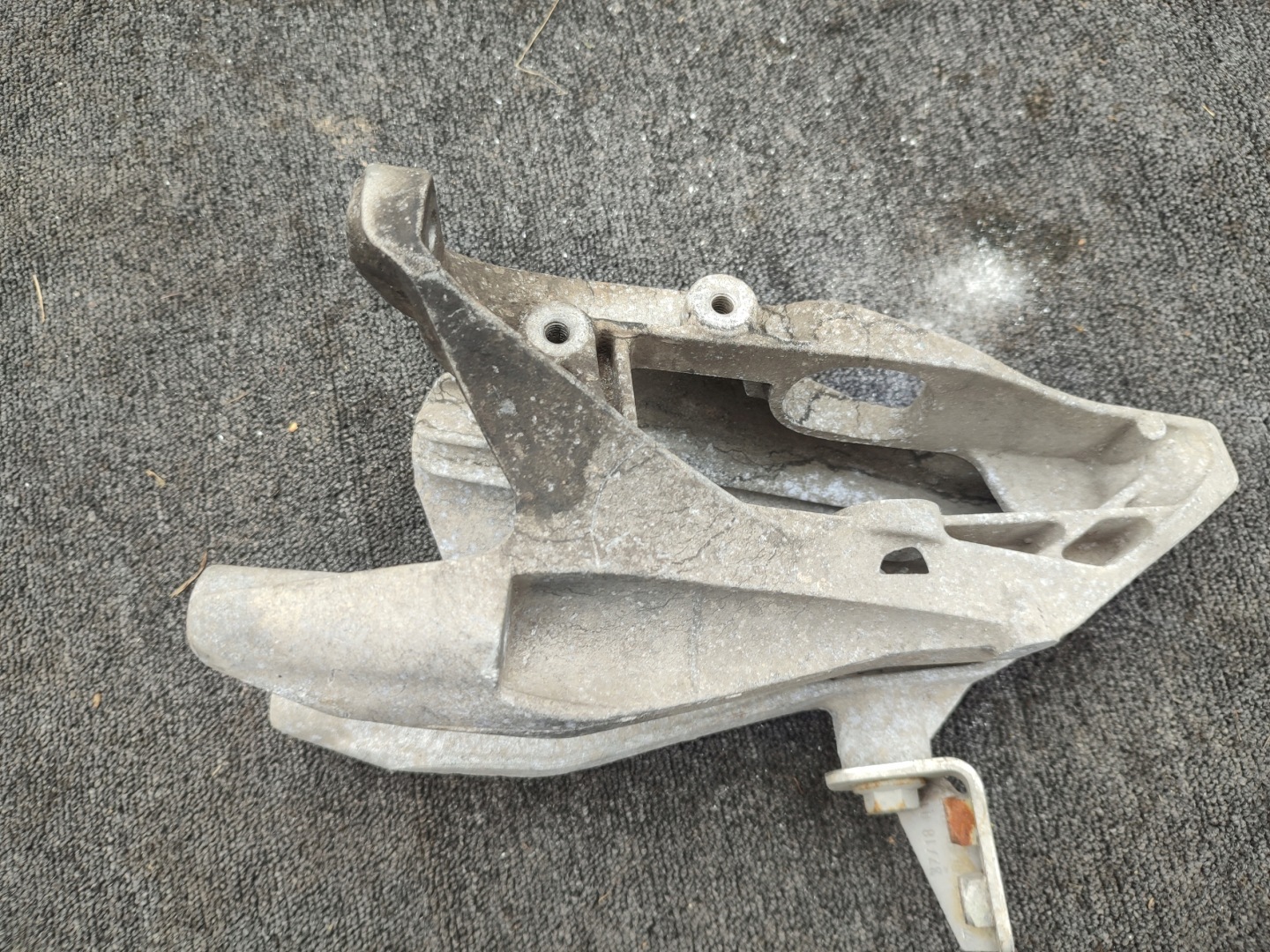holder engine mount VOLKSWAGEN T6 2.0 TDI 7E0199370L