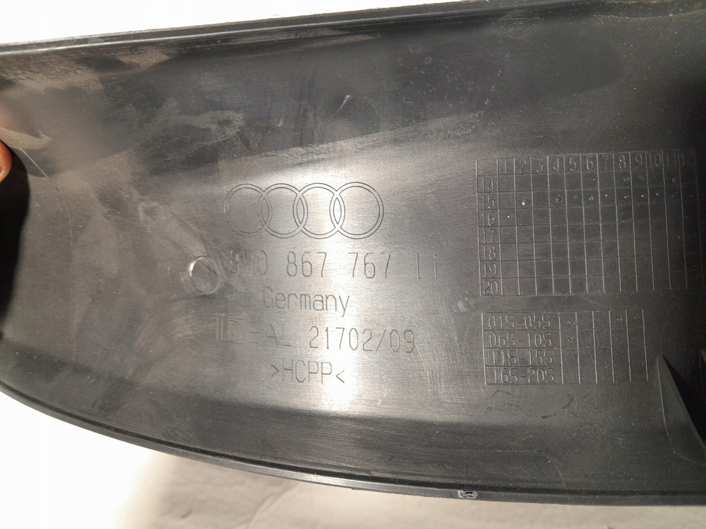 AUDI A4 B9 cover side SLUPKA 8W0867767