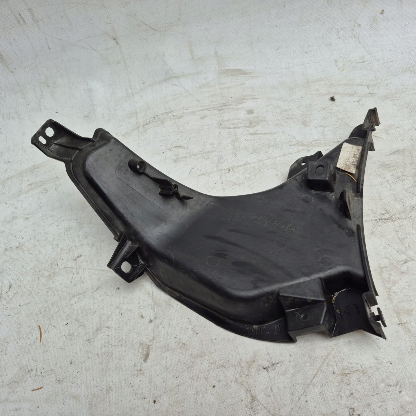 KIA X-CEED left intake air duct air line front front