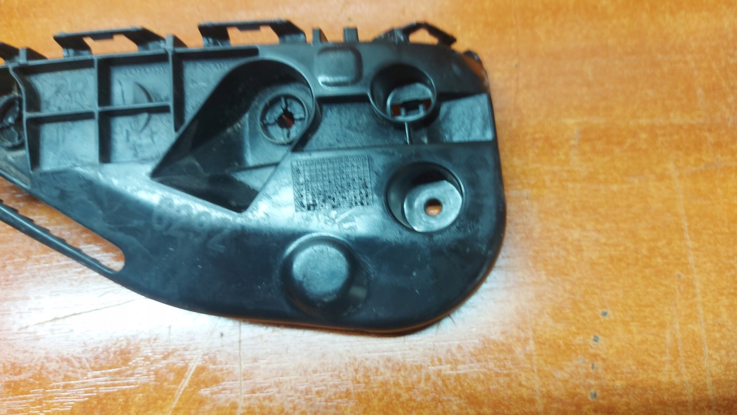 bumper bracket right front front TOYOTA HILUX VIII 15