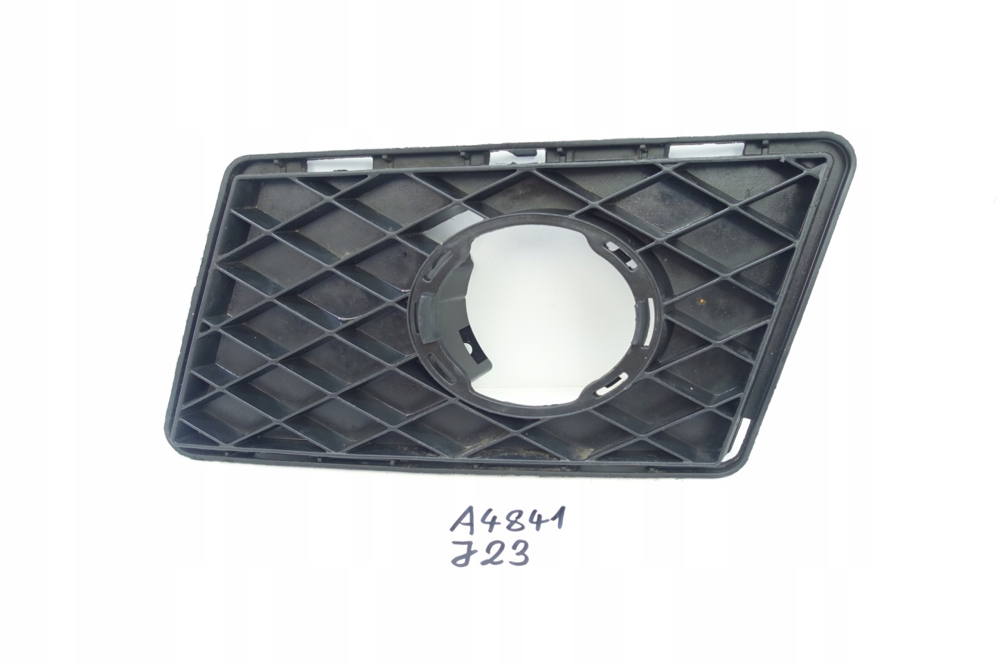 grid of a bumper left front MERCEDES C W204 A2048853723