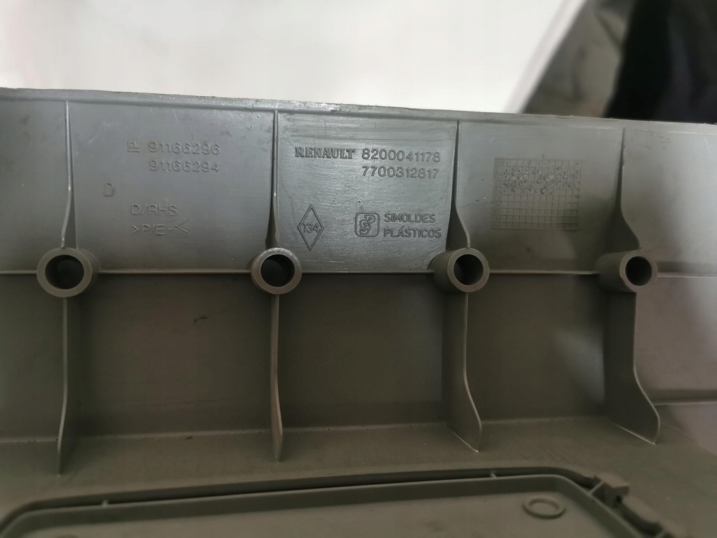 STOPIEN cap of the threshold right front RENAULT TRAFIC II 8200041178