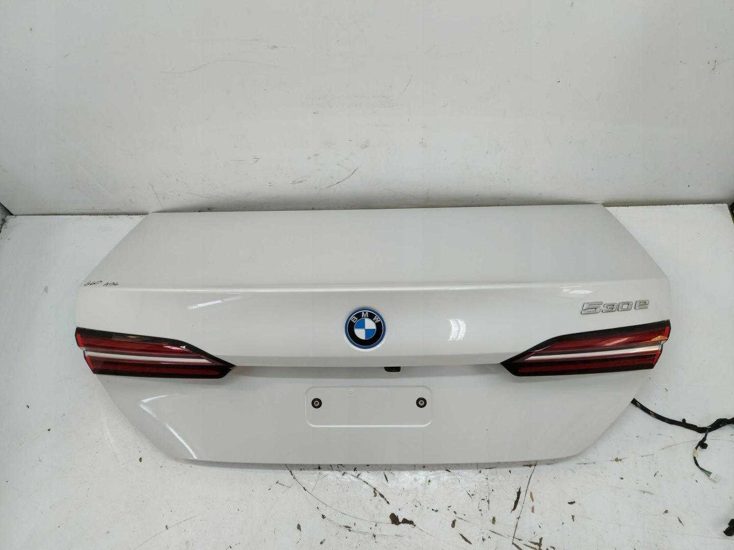 BMW 5 G60 530E x-drive trunk door boot A96