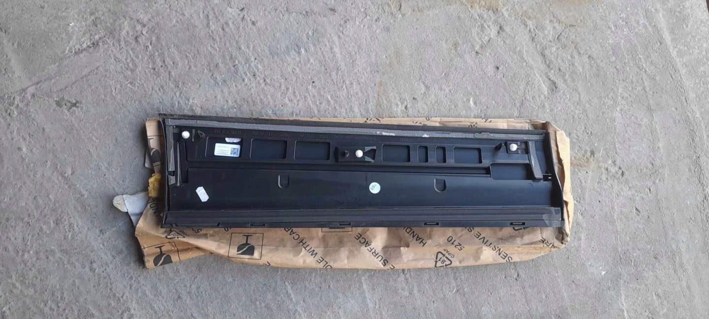 moulding door left rear part AUDI Q2 81A853969B