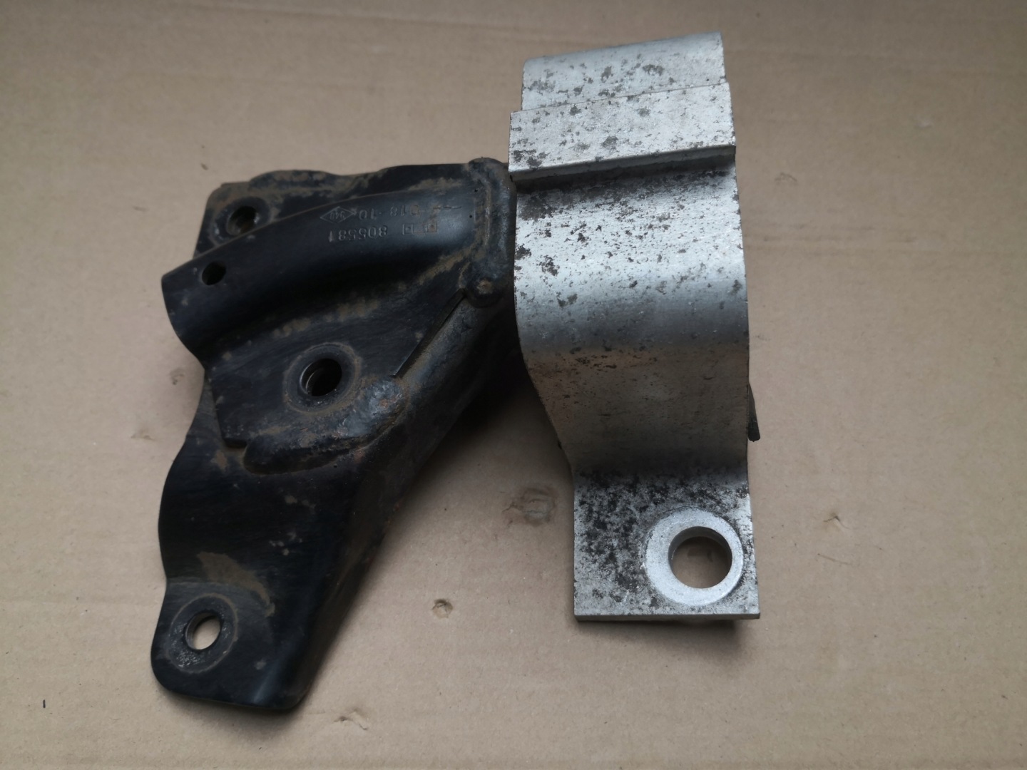 holder engine mount DACIA SANDERO 321267R