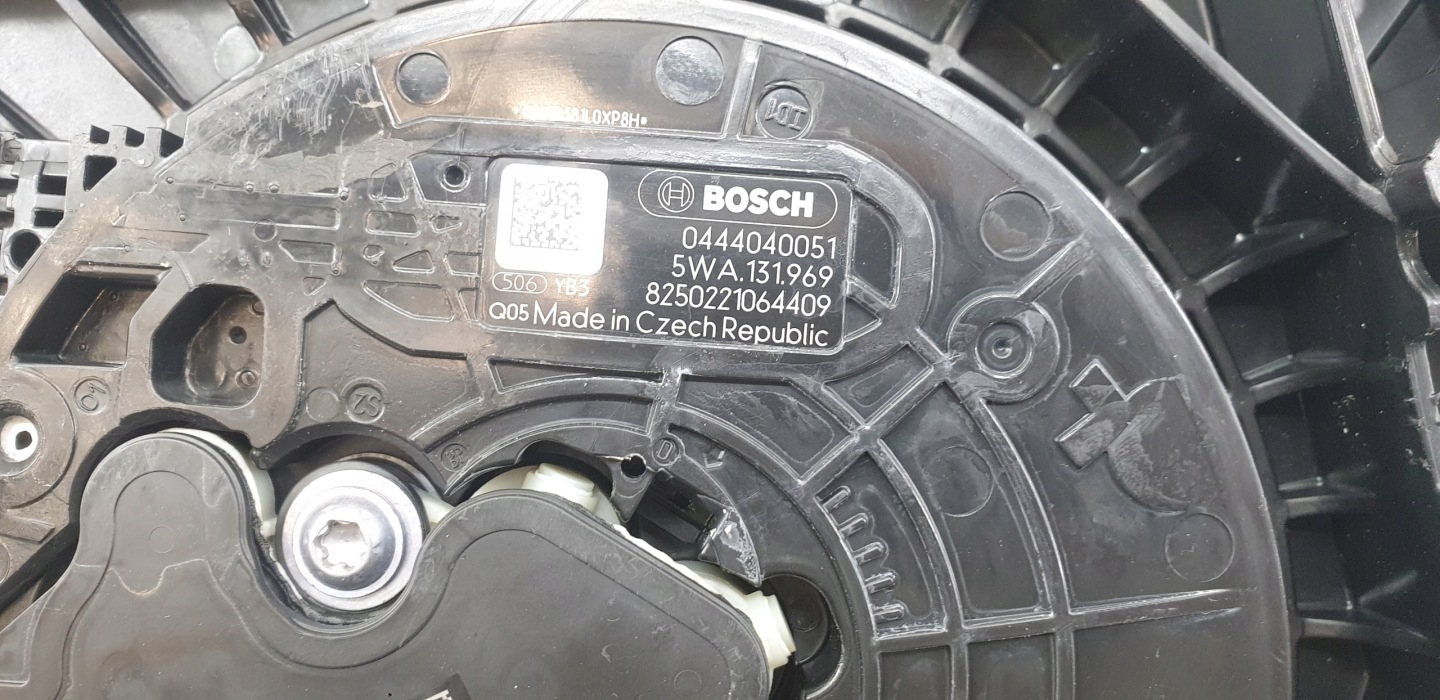 AUDI 8B tank ADBLUE complete pump control unit 8B3131878B