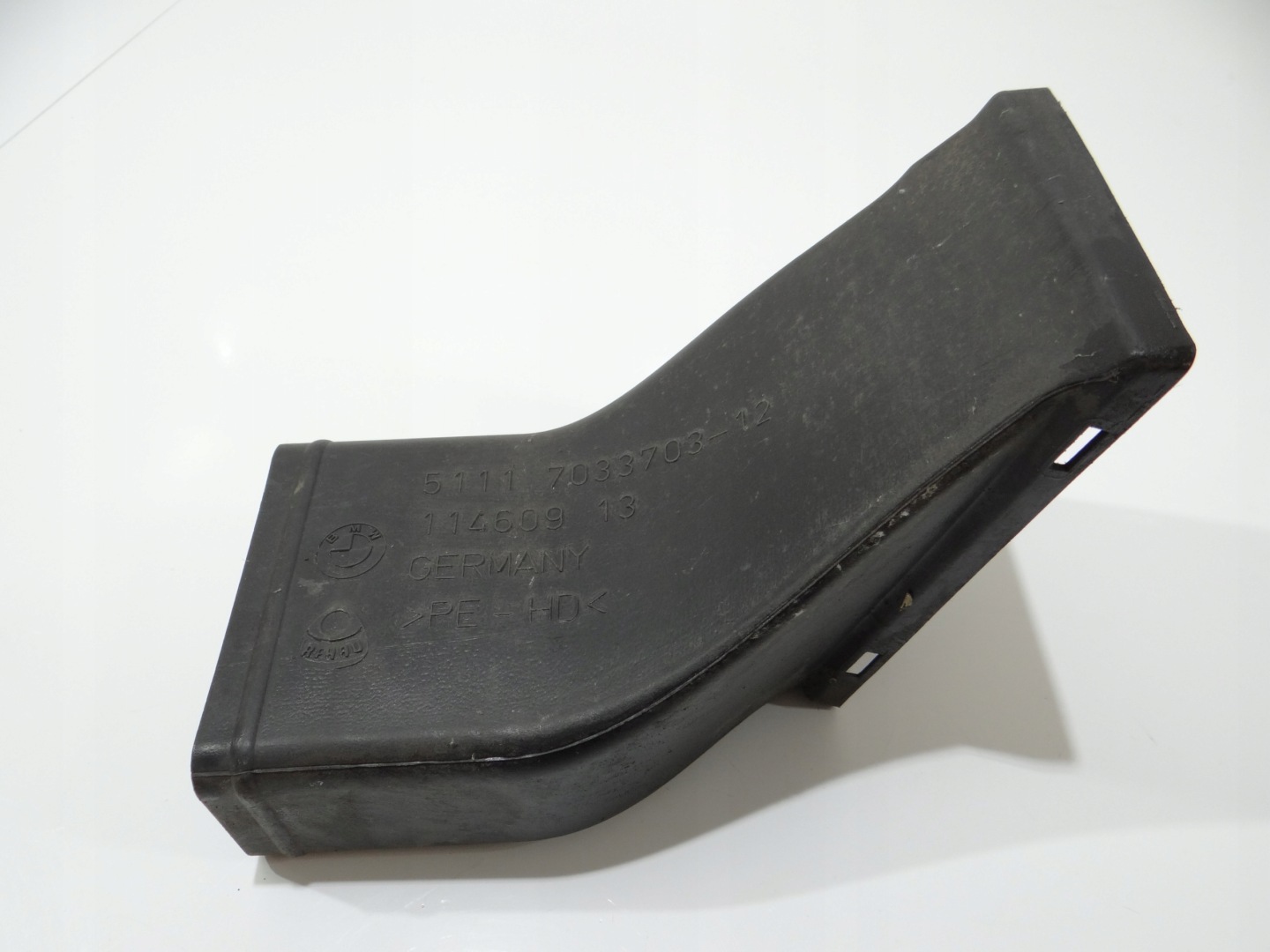 drain intake air left front BMW E60 E61 7033703 (4287803)