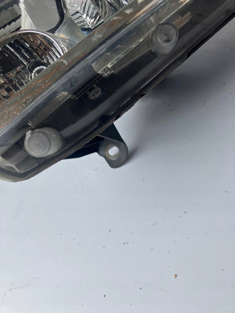 light left front SANDERO II 260608494R