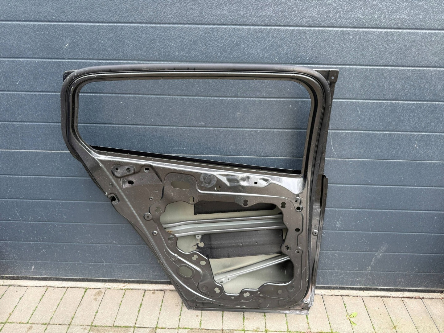 Ford Focus Mk4 Mk-4 door rear part left rear. left kombi