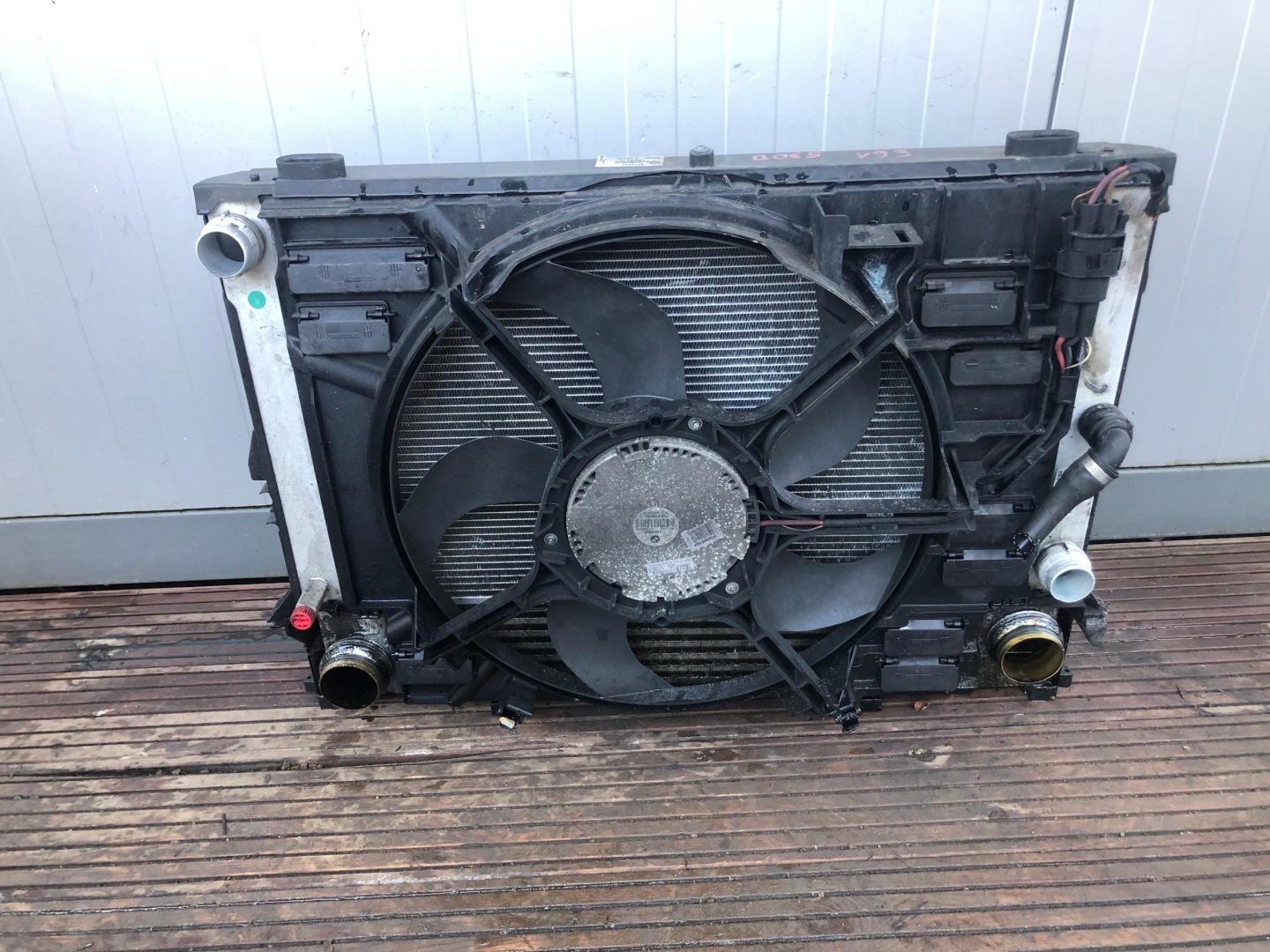 BMW E60 E61 530D Kühler Gurten vorne Lüfter