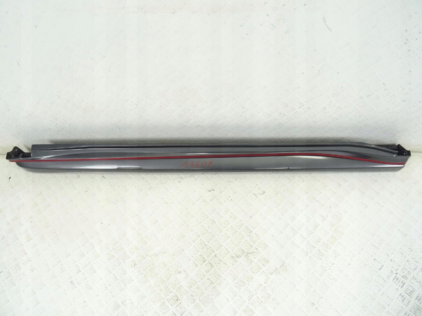 Nissan Juke NISMO moulding threshold threshold left