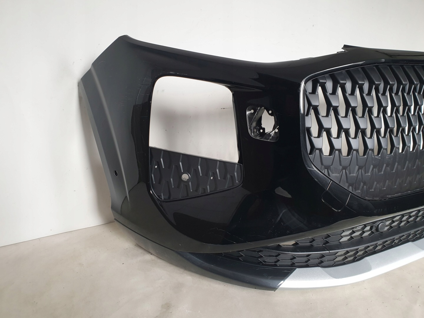AUDI Q3 III 83H 25-> bumper front front 6 x PDC washers 83H807437