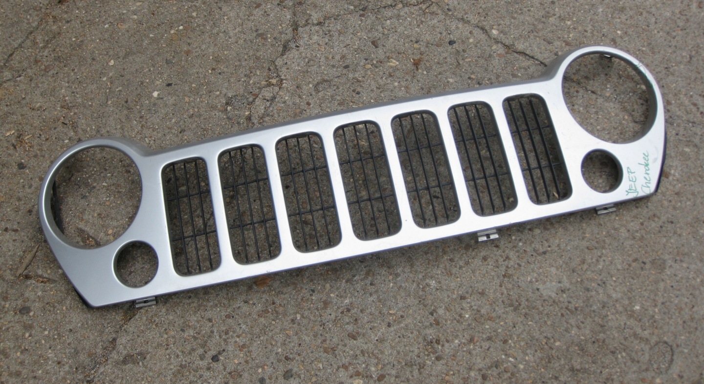 JEEP CHEROKEE LIBERTY KJ Grill Grill 55157120AE