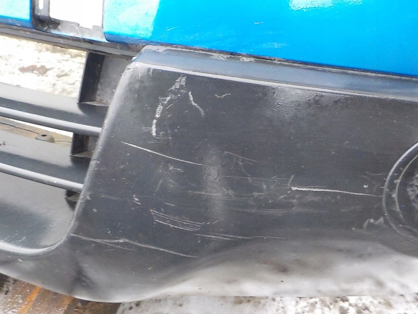595 NISSAN QASHQAI J10 nárazník předek přední