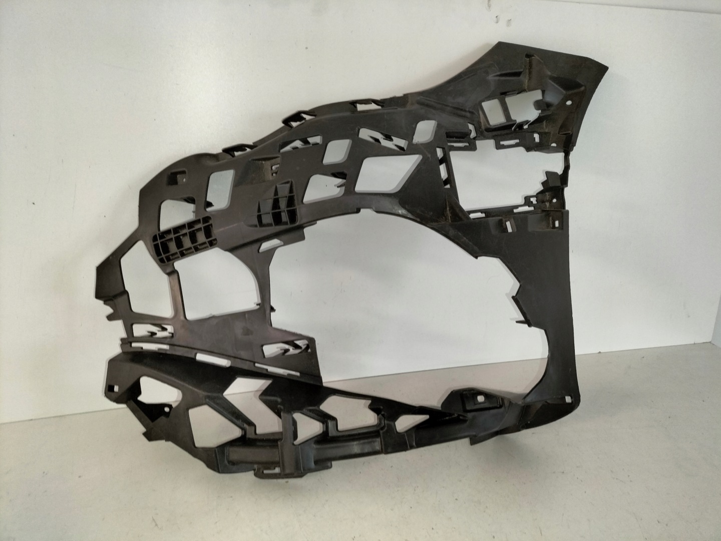support holder of a bumper front left MERCEDES E KLASA W214 22- AMG GT