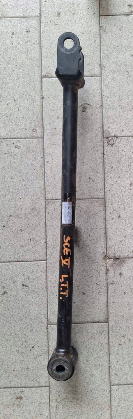 kar hátsó alsó far strona bal Renault Scenic E-Tech V 555068630R