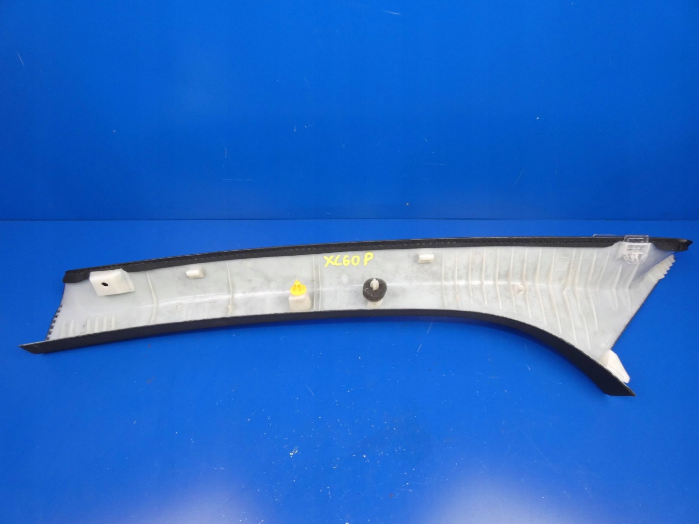 VOLVO XC60 and cover SLUPKA A windows CZOLOWEJ right front