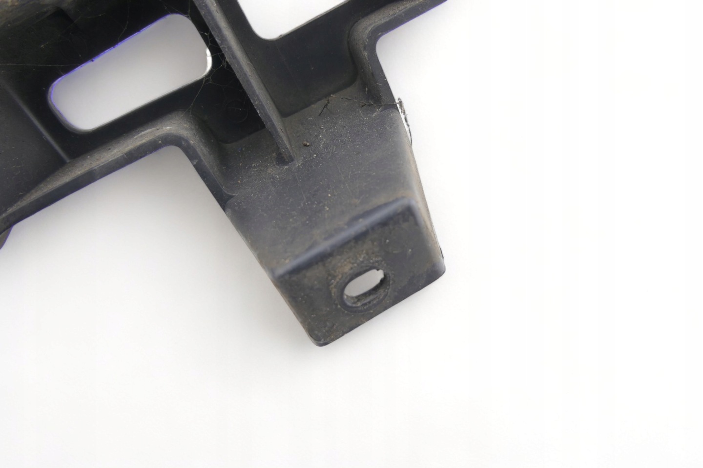 support lights left front do RENAULT CLIO III 8200800090