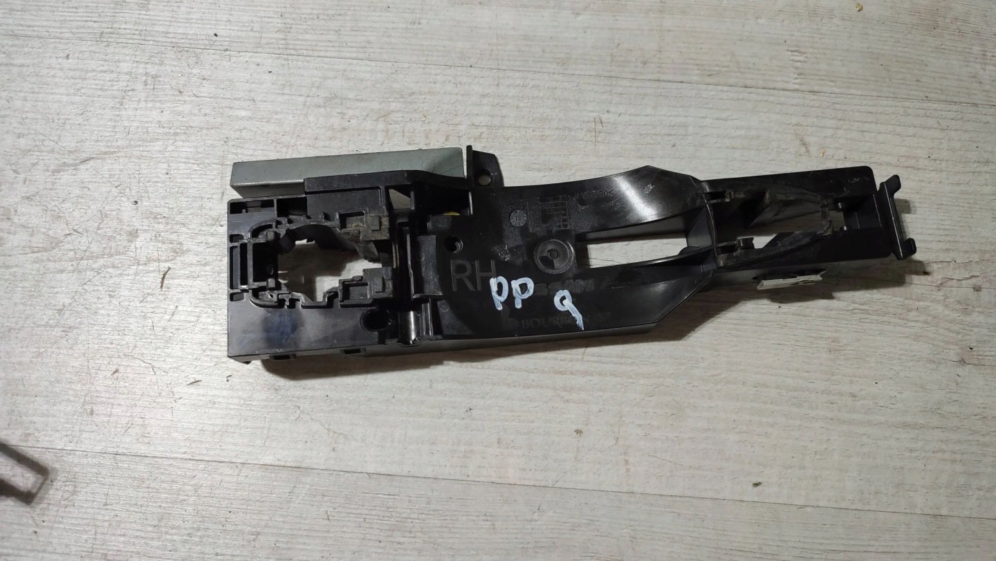 Nissan Qashqai 16r 1.5dci front side right holder handles