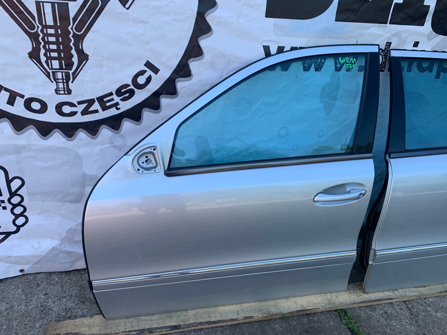 MERCEDES W211 door left left front front 775 C775