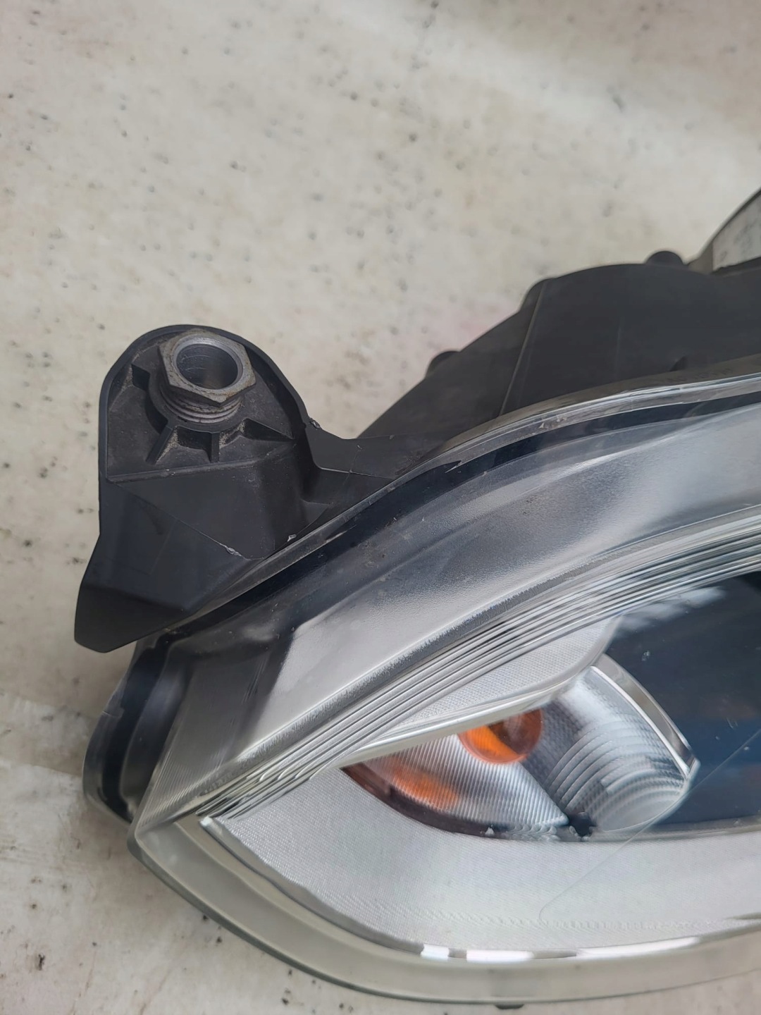VW UP 1S0 11- light left front front 1S0941015N