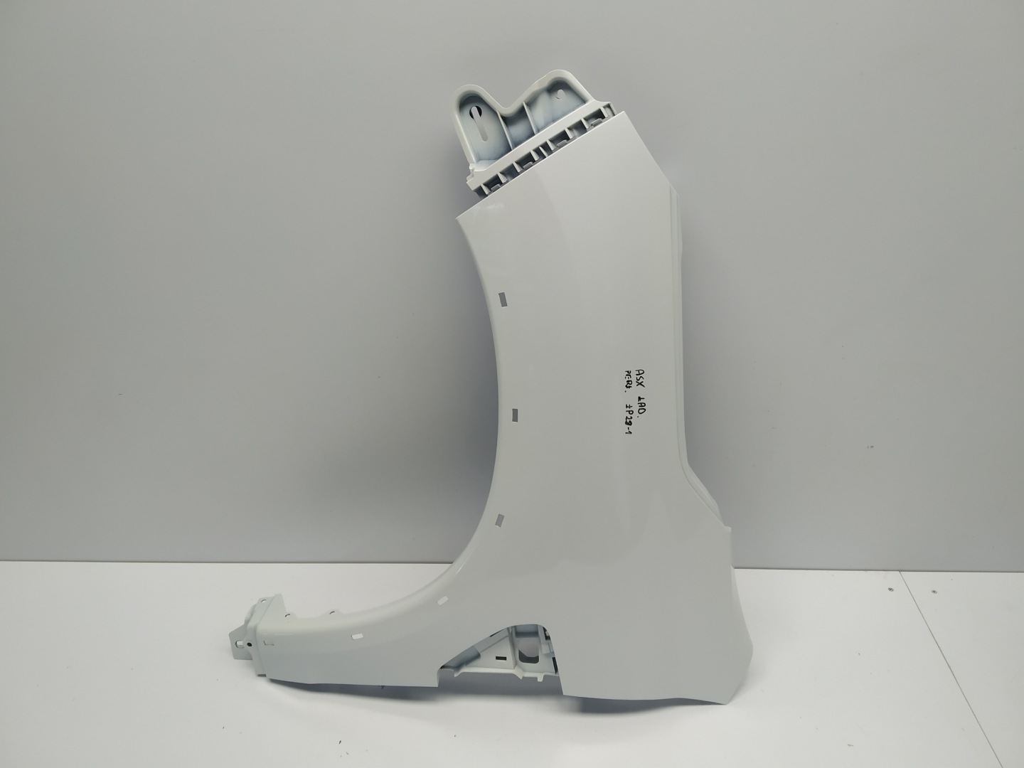 2019r- Mitsubishi ASX lift fender left right bialy original