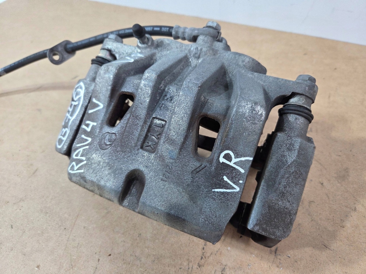 Toyota RAV 4 V (XA50) 2,5 H caliper brake front right (B746)