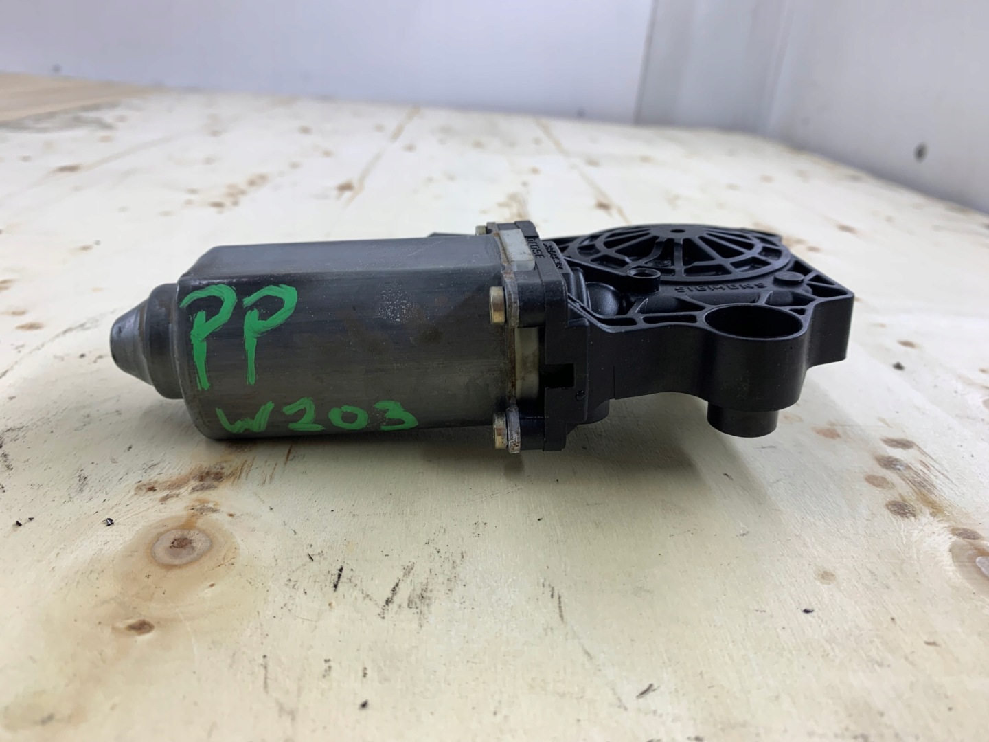 MERCEDES W203 mini motor windows right front A2208204542