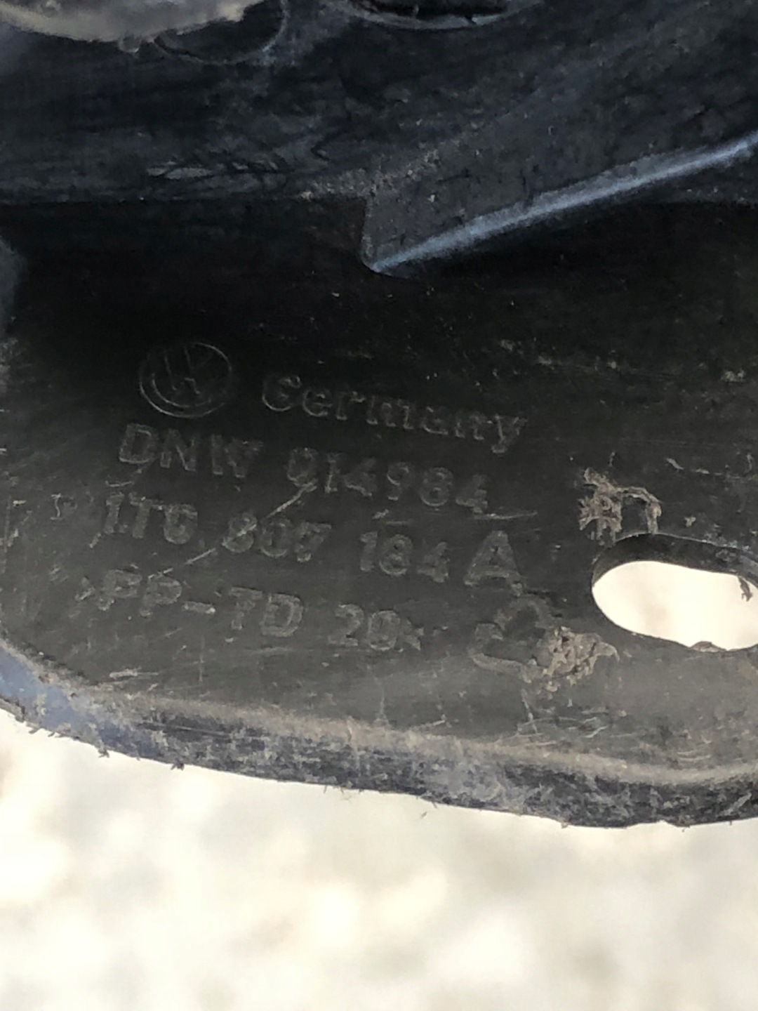 bumper bracket right front VW TOURAN 1T0807184A